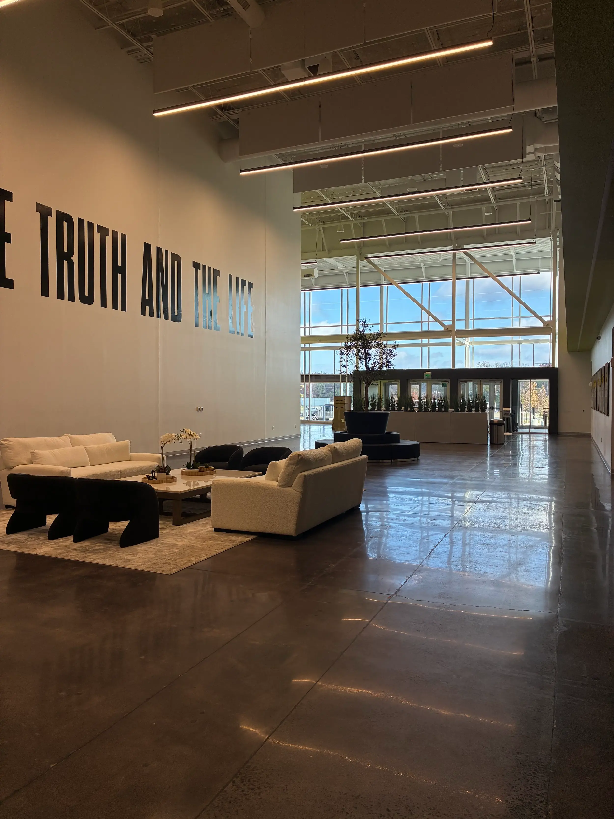 Reflective lounge floors